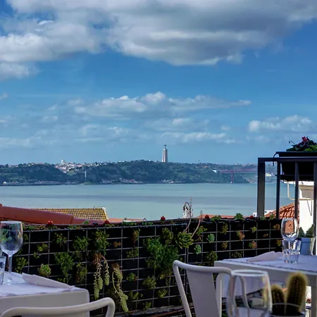 Solar Dos Mouros Otel Lisboa